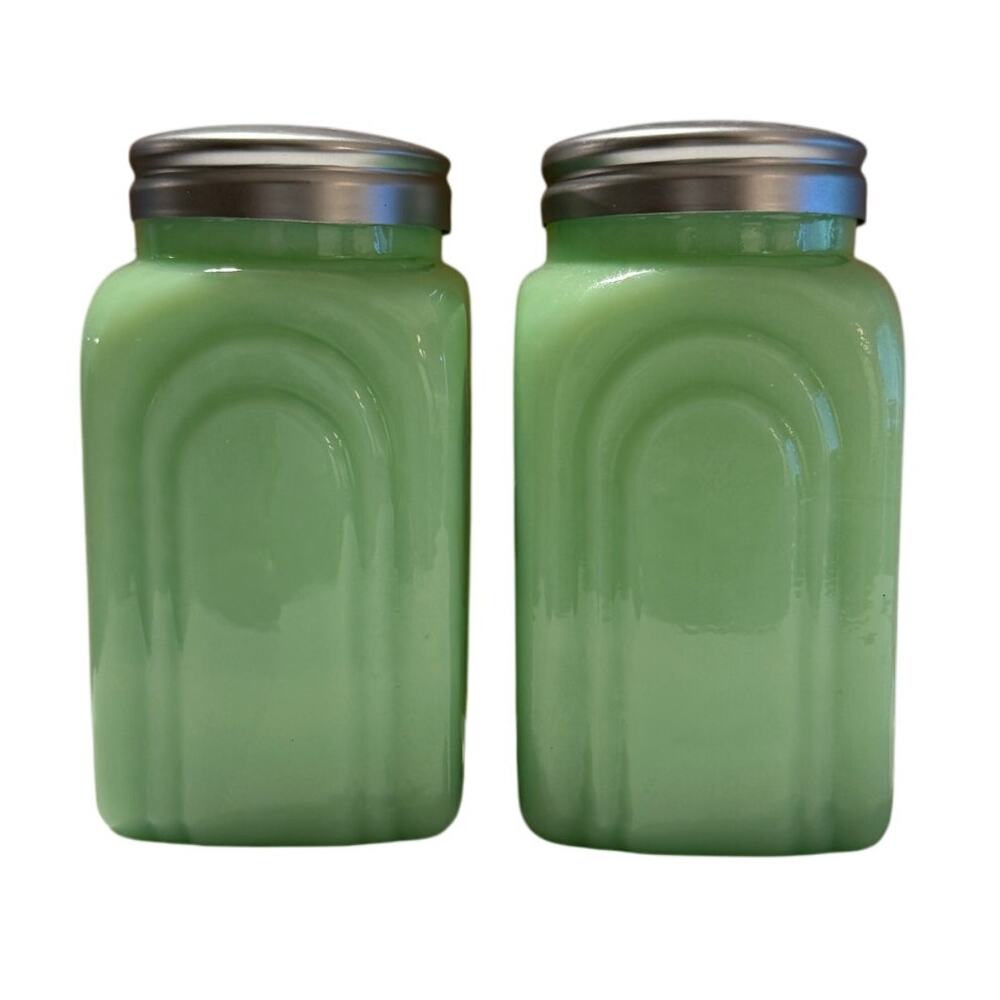 Moon Pie 4" Salt & Pepper Shakers Jadeite Green Glass Reproduction - Picture 2 of 7